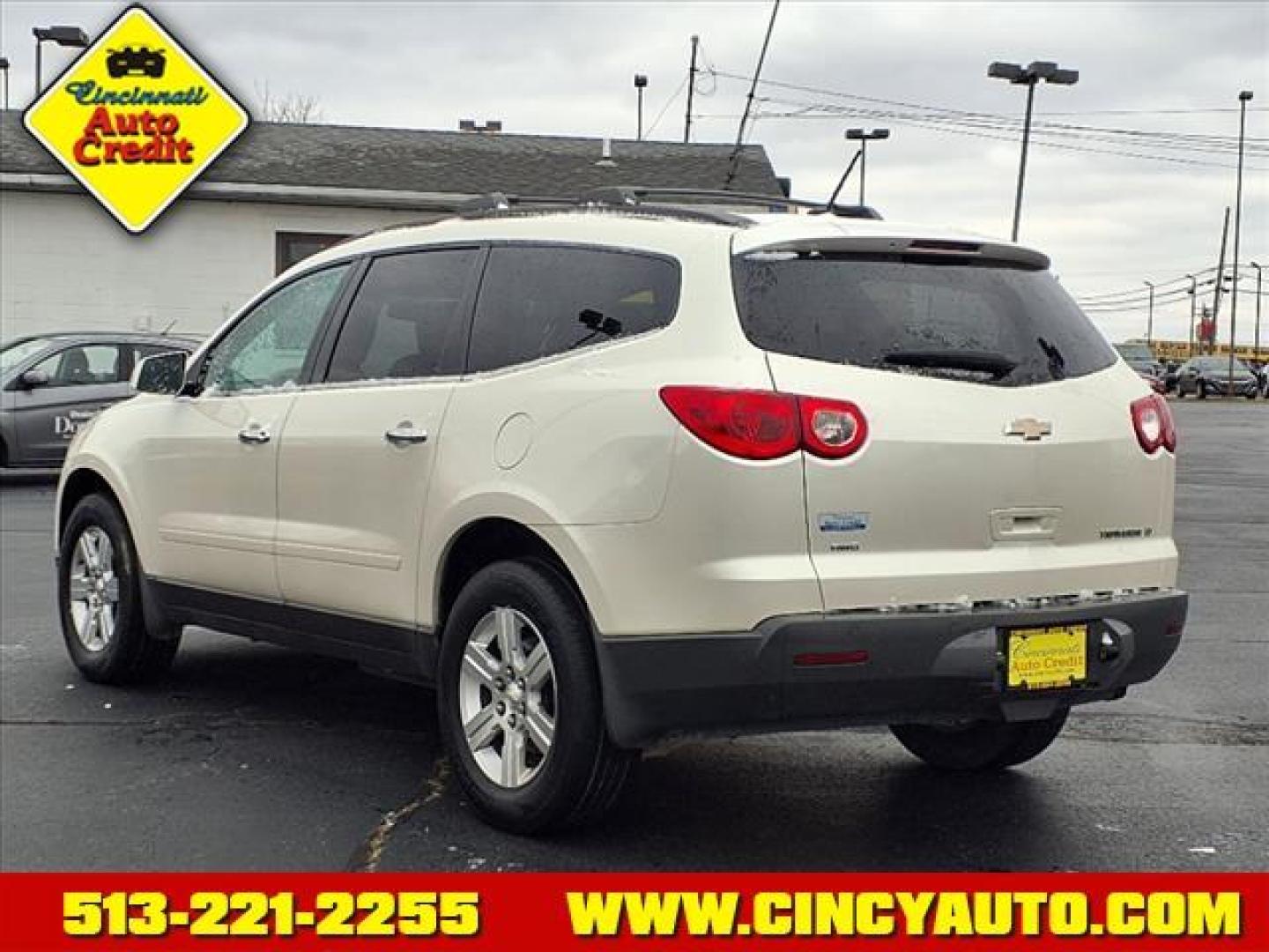 2012 White Diamond Tricoat 98u Chevrolet Traverse LT (1GNKVGED7CJ) with an 3.6L 3.6L V6 281hp 266ft. lbs. Direct Injection engine, 6-Speed Shiftable Automatic transmission, located at 5489 Dixie Highway, Fairfield, OH, 45014, (513) 221-2255, 39.333084, -84.523834 - Photo#2