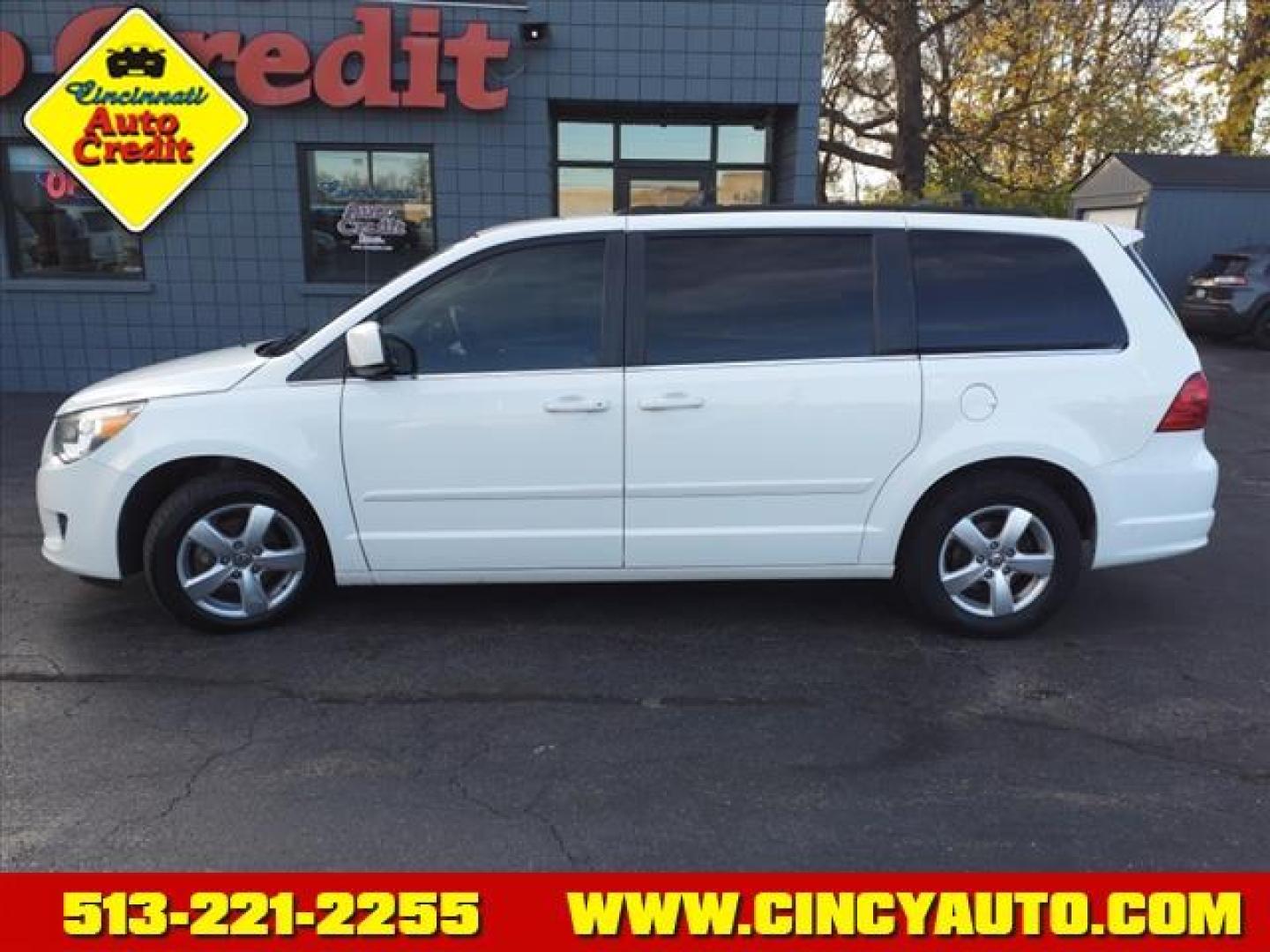 2011 Calla Lily White 3000 Volkswagen Routan SE (2V4RW3DG5BR) with an 3.6L 3.6L V6 283hp 260ft. lbs. Sequential Multiport Fuel Injection engine, 6-Speed Shiftable Automatic transmission, located at 2813 Gilbert Avenue, Cincinnati, OH, 45206, (513) 221-2255, 39.130219, -84.489189 - Photo#1