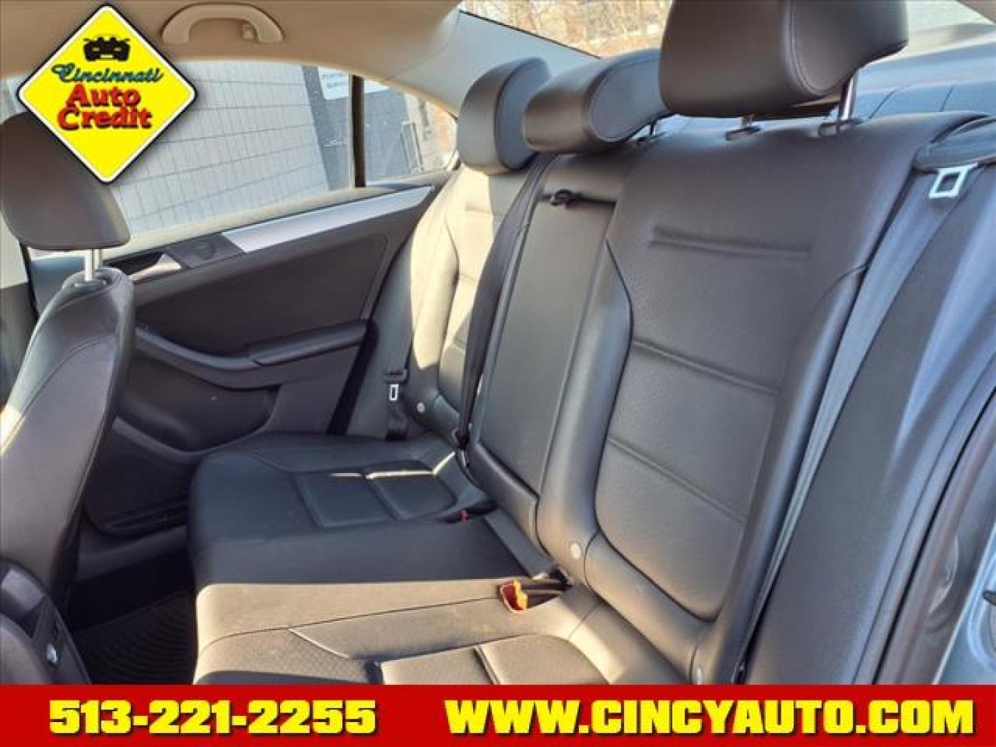 2013 Platinum Gray Metallic 2r2r Volkswagen Jetta SE (3VWDX7AJ7DM) with an 2.5L 2.5L I5 170hp 177ft. lbs. Sequential Multiport Fuel Injection engine, 6-Speed Shiftable Automatic transmission, located at 2813 Gilbert Avenue, Cincinnati, OH, 45206, (513) 221-2255, 39.130219, -84.489189 - Photo#4