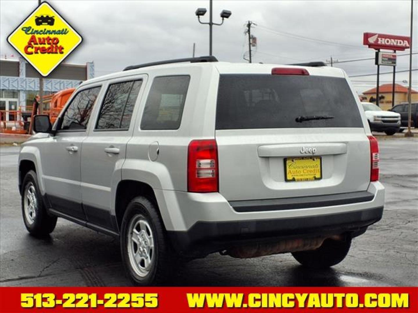 2013 Bright Silver Metallic Clear Coat Ps2 Jeep Patriot Sport (1C4NJPBA2DD) with an 2.0L 2.0L I4 158hp 141ft. lbs. Sequential Multiport Fuel Injection engine, CVT transmission, located at 5489 Dixie Highway, Fairfield, OH, 45014, (513) 221-2255, 39.333084, -84.523834 - Photo#2