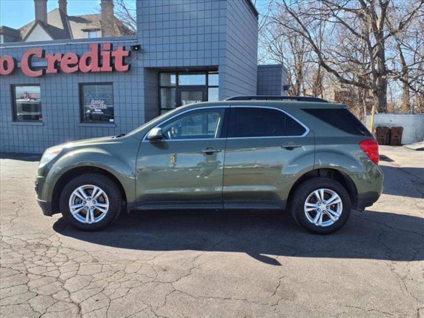 2015 Sea Grass Metallic G22 Chevrolet Equinox LT (2GNALBEK0F6) with an 2.4L 2.4L I4 182hp 172ft. lbs. Direct Injection engine, 6-Speed Shiftable Automatic transmission, located at 2813 Gilbert Avenue, Cincinnati, OH, 45206, (513) 221-2255, 39.130219, -84.489189 - Photo#7