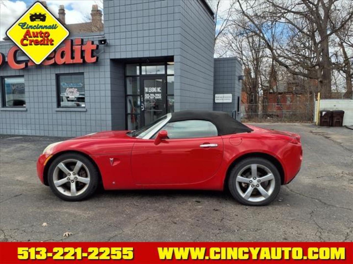 2007 Aggressive 74u Pontiac Solstice Base (1G2MB35B27Y) with an 2.4L 2.4L inline 4 double overhead camshaft 16V Sequential-Port F.I. engine, 5-Speed Automatic transmission, located at 2813 Gilbert Avenue, Cincinnati, OH, 45206, (513) 221-2255, 39.130219, -84.489189 - Photo#1